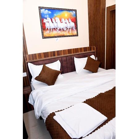 Tirupati Balaji Inn Bageshwar Dham Basāri Extérieur photo