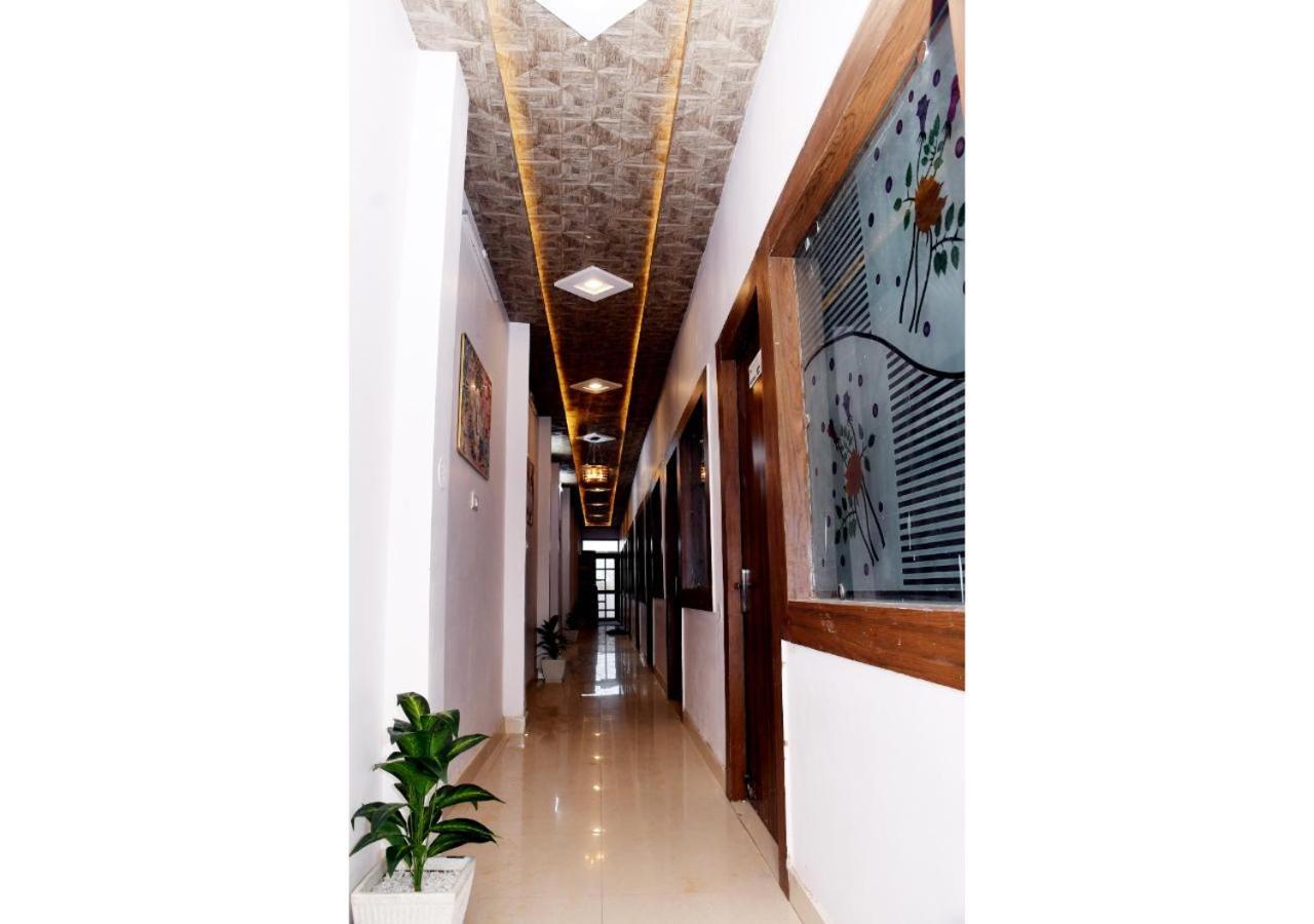 Tirupati Balaji Inn Bageshwar Dham Basāri Extérieur photo