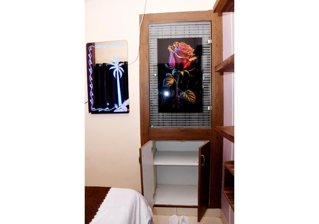 Tirupati Balaji Inn Bageshwar Dham Basāri Extérieur photo