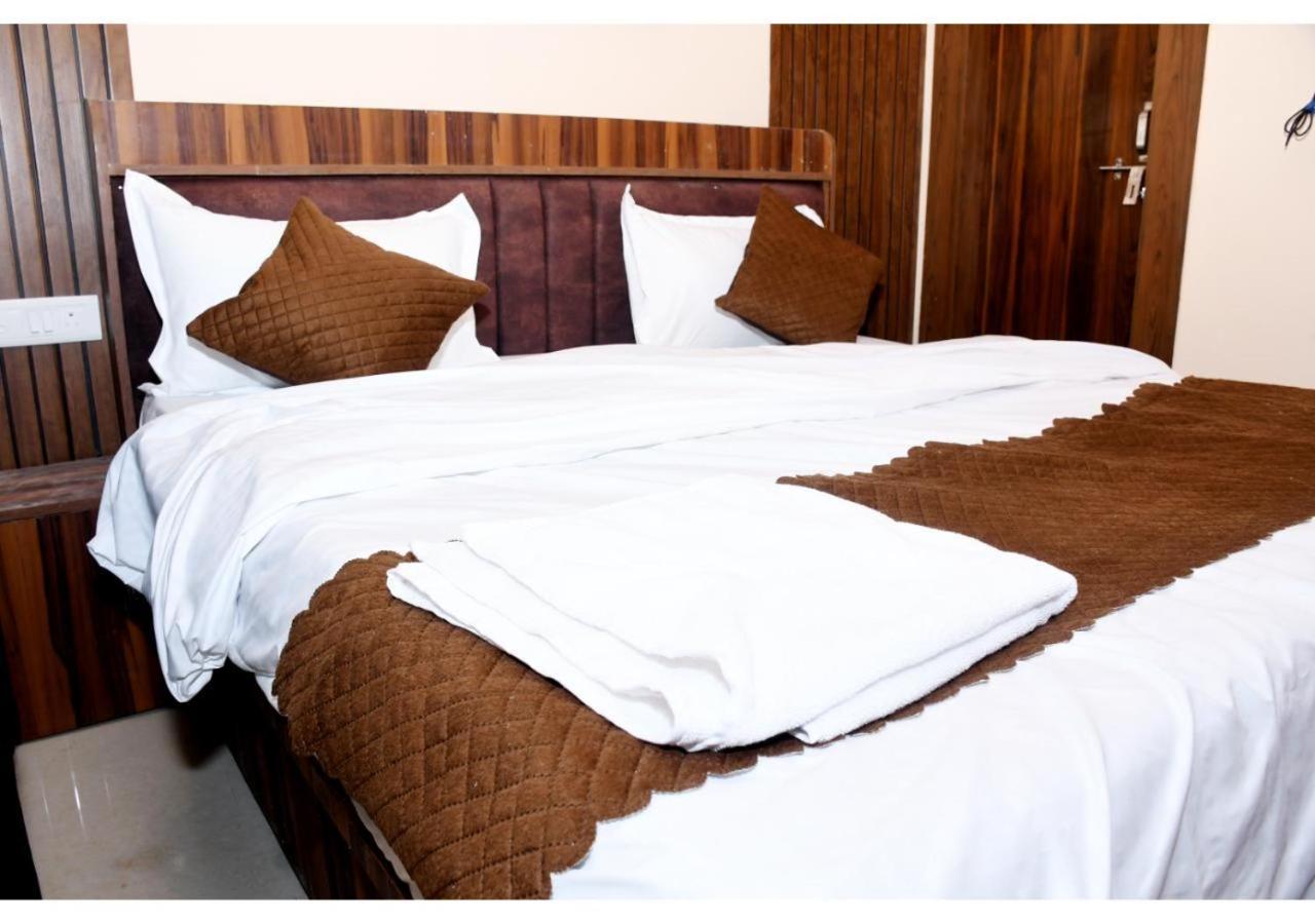 Tirupati Balaji Inn Bageshwar Dham Basāri Extérieur photo