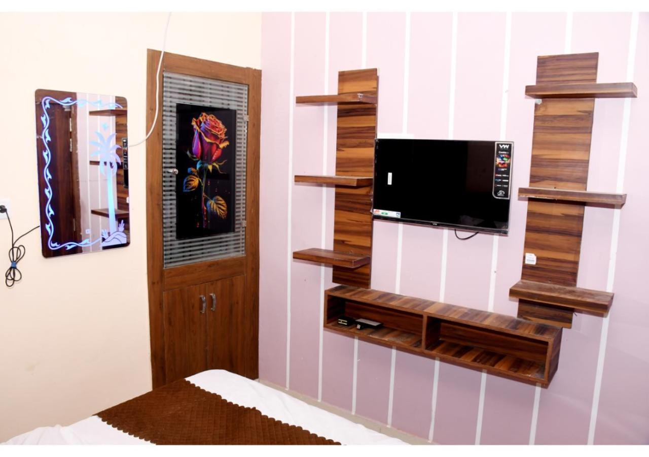 Tirupati Balaji Inn Bageshwar Dham Basāri Extérieur photo
