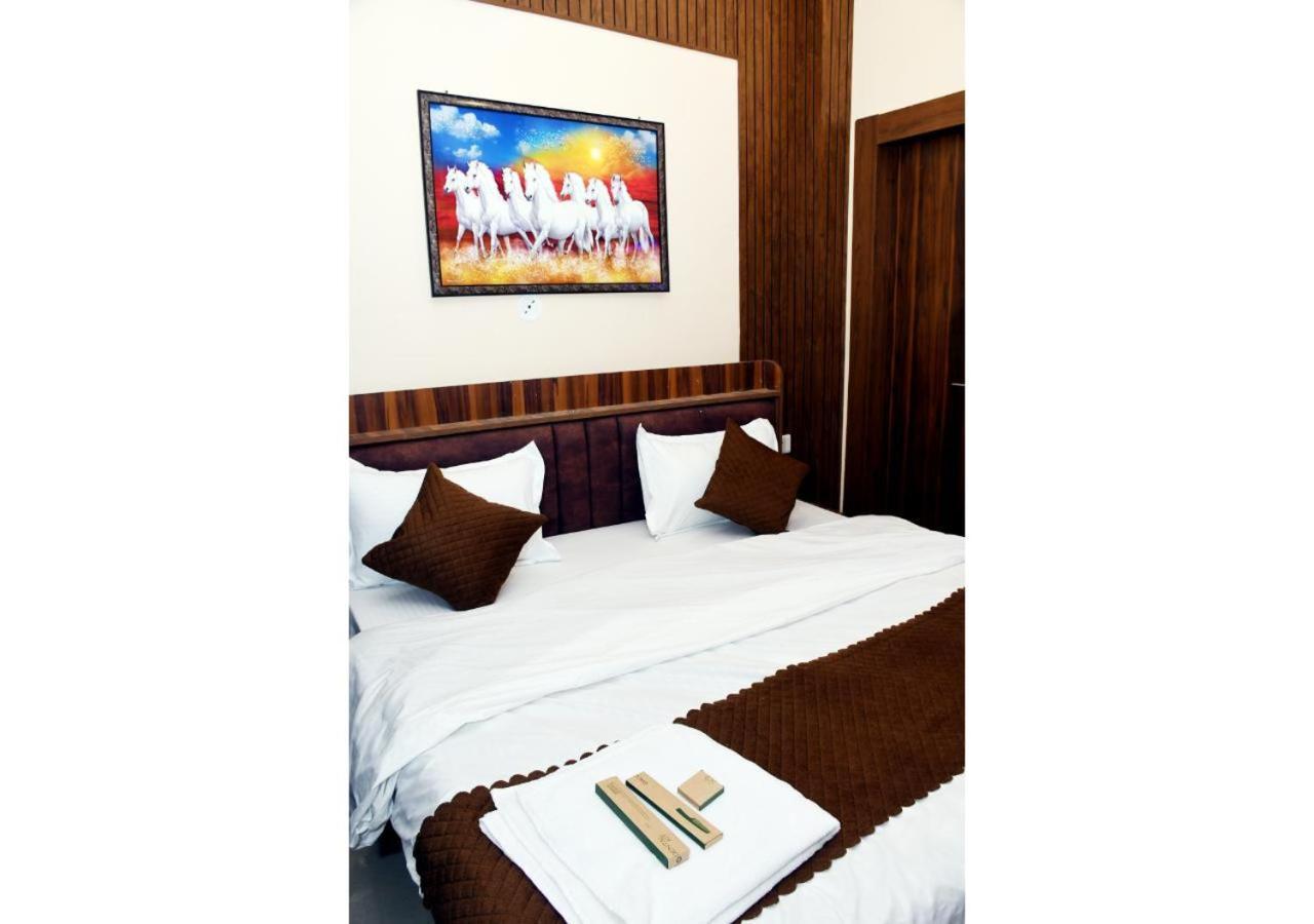 Tirupati Balaji Inn Bageshwar Dham Basāri Extérieur photo