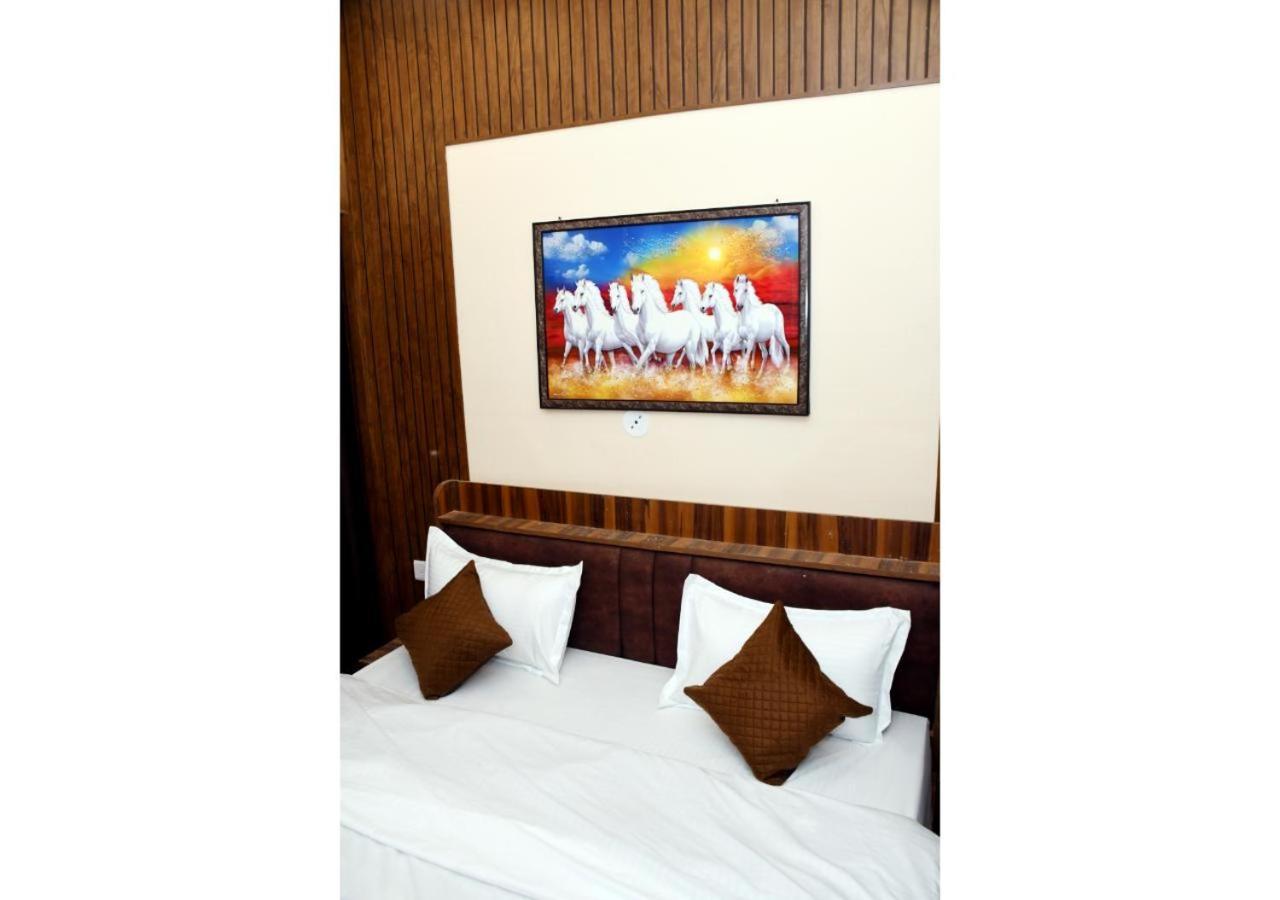 Tirupati Balaji Inn Bageshwar Dham Basāri Extérieur photo