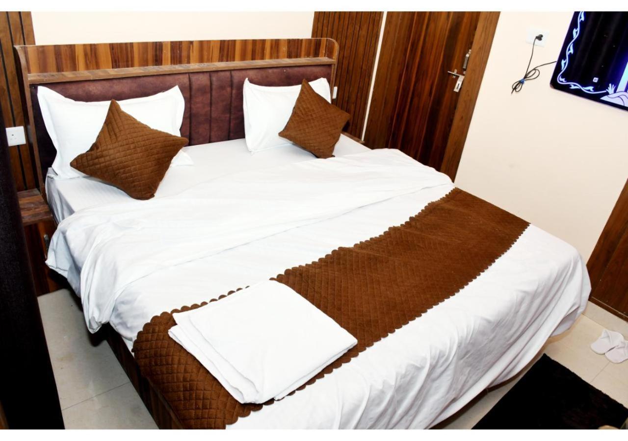 Tirupati Balaji Inn Bageshwar Dham Basāri Extérieur photo