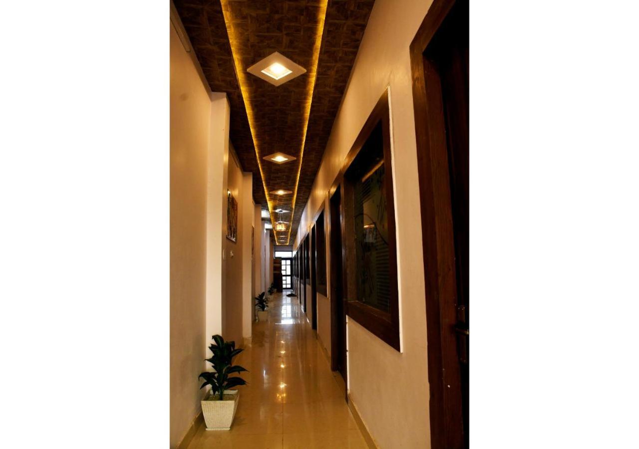 Tirupati Balaji Inn Bageshwar Dham Basāri Extérieur photo