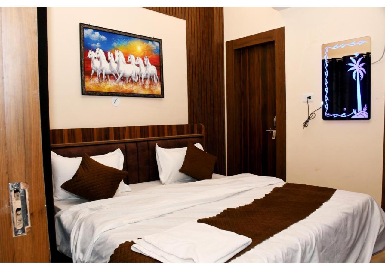 Tirupati Balaji Inn Bageshwar Dham Basāri Extérieur photo