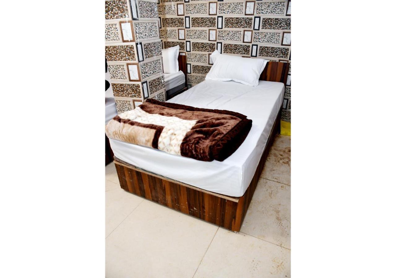 Tirupati Balaji Inn Bageshwar Dham Basāri Extérieur photo