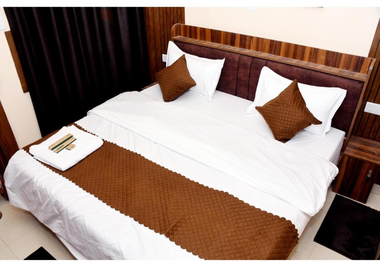 Tirupati Balaji Inn Bageshwar Dham Basāri Extérieur photo
